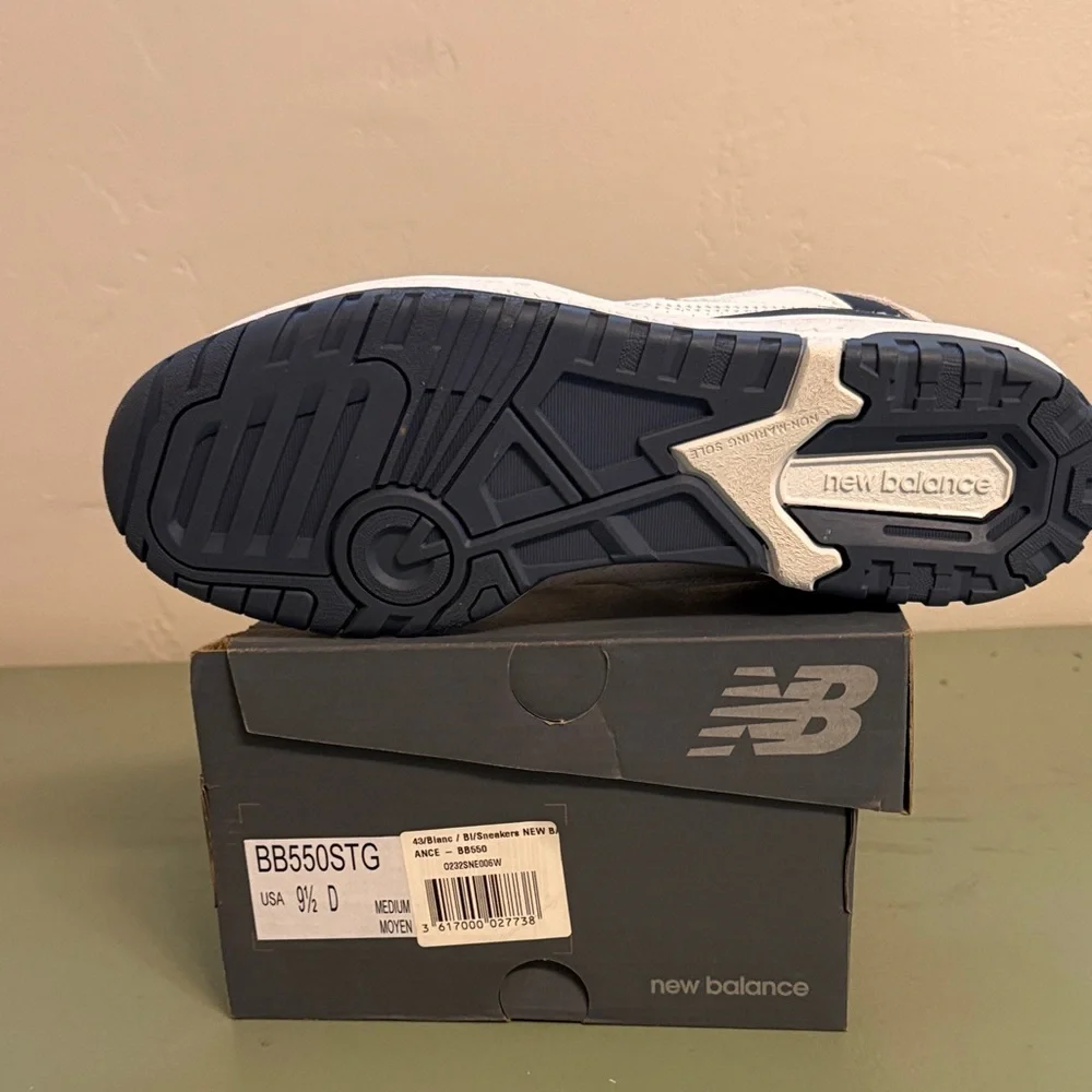 New Balance Men's Navy 550 Sneakers - Picture 3 of 4